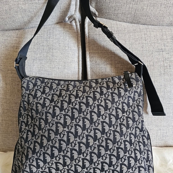 Christian Dior CD Monogram Crossbody Bag - Picture 4 of 10